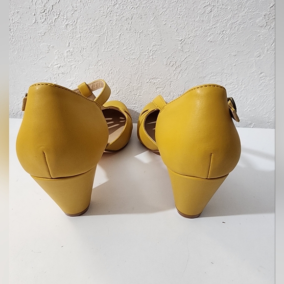 Chelsea Crew Memories Vintage Style T-Strap Heels Mustard Yellow Women's Size 10 - Picture 4 of 6